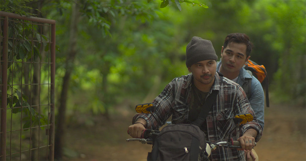 Joem Bascon and Benjamin Alves on a motorbike in Cinemalaya movie, Angkas