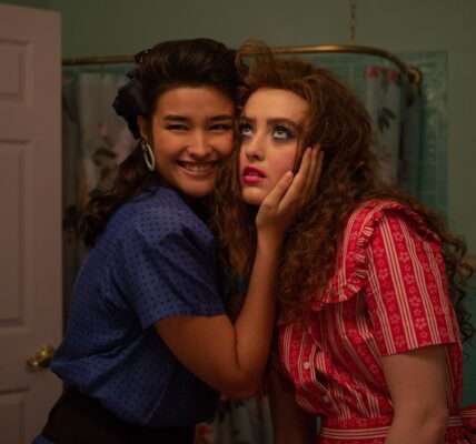 Liza Soberano and Kathryn Newton in Lisa Frankenstein