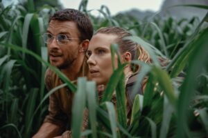 Jonathan Bailey and Scarlett Johansson in Jurassic Worl