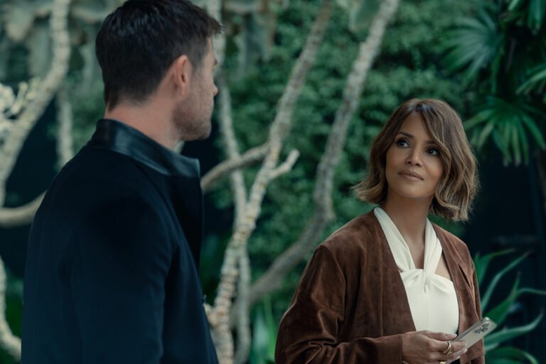 Crime 101 Chris Hemsworth and Halle Berry